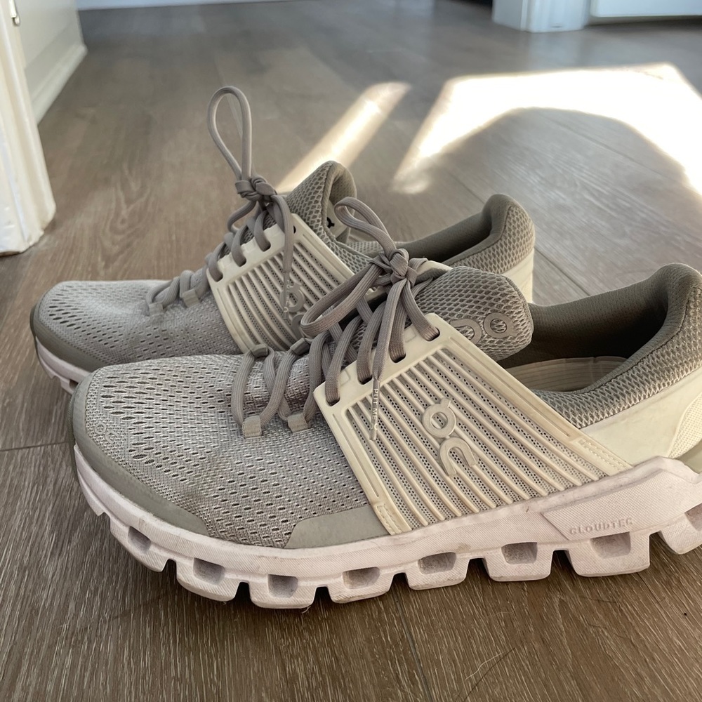 ON CLOUDTECH RUNNING SHOES